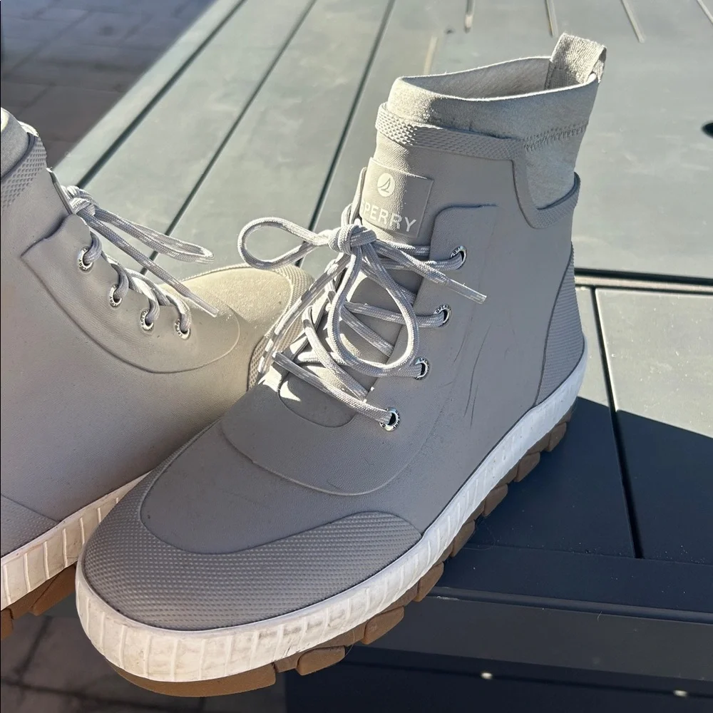 Sperry light gray